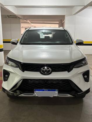 TOYOTA HILUX SW4 2.8 D-4D TURBO DIESEL SRX PLATINUM 7L 4X4 AUTOMÁTICO